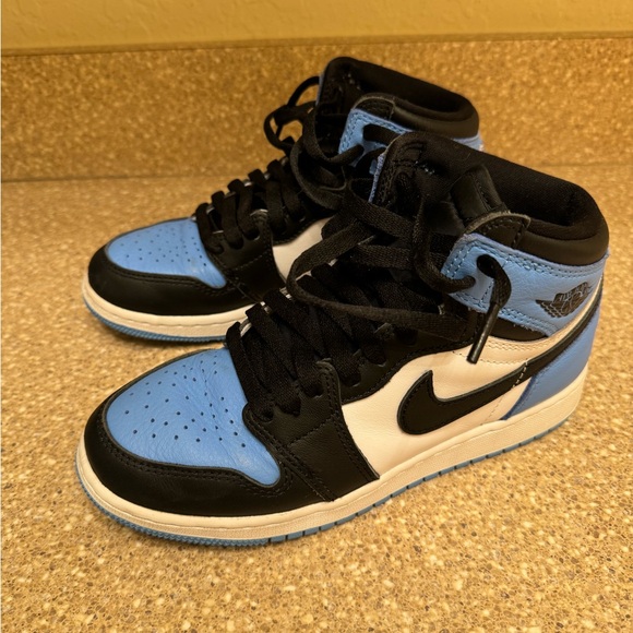 AIR JORDAN 1 RETRO HIGH OG GS- University Blue/Black/White - Picture 1 of 5